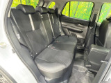 後部座席も気になるようなキズ・汚れやへたり等、大きなダメージはなく、良好な状態です。