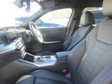 ブラックレザーシート装備です。