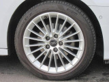 全車両に標準装備の純正アルミホイールは、純正ならではのバランスの良いデザインと、走行安定性をお楽しみ頂けます。
