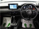 とても握りやすいステアリング!運転手の気持ちがそのまま伝わるかのような反応をしてくれます!小物入れや各ボタンの配置にこだわり、とても使いやすいです !視認性も良好なのでロングドライブもお任せ下さい!