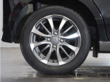 アルミホイール装着車です!これで足元まわりもおしゃれにきまります!