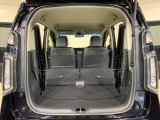 後部座席をたたむとこんなに広いスペースが!