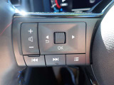 ステアリングスイッチが装備されておりステアリングから手を離す事無くオーディオ類の操作が可能ですので非常に便利です♪