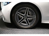 メルセデスの認定中古車「サーティファイドカー」では、万一お車が故障した場合も、ご購入後1年間もしくは2年間※は走行距離にかかわらずメルセデス・ベンツ正規サービスネットワークで無料修理いたします
