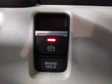 電子制御パーキングブレーキは信号待ちでも便利。いつもより運転がラクになるはずです。