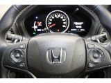 ハンドル左側にはオーディオ操作が出来るオーディオリモートコントロールスイッチ、右側にはHondaSENSINGとオートクルーズスイッチを装備!長距離運転や高速道路の運転では大活躍です!