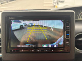 バックでの駐車が苦手な方や運転にあまり自信のない方でも後方の視界をしっかりサポート。安心して車庫入れが出来るバックカメラを装備しています!