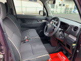 運転席シート周りは使用感も少なく、良好な状態となっております