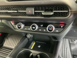 運転席/助手席シートヒーターで寒い日もすぐに温かくなり快適に過ごせます。3段階の温度調整が可能です