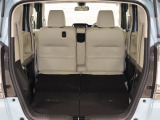 簡単に収納できる後部座席!大空間が出現します!シートアレンジが多彩な点も特徴です!レジャー用品も積み込めます!