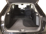 リアシートを倒すと、ラゲッジスペースを広くお使いいただけます!