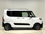 ドアは約90度に開くので荷物も積み込みやすく、乗り降りもしやすい♪ アウトドアで楽しく快適に過ごせる工夫がいっぱいです♪♪