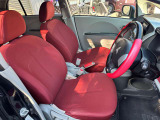 内装もきれいです。こちらも掃除をしておりますが納車前には再度掃除を行います。