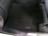 助手席の足元もきれいに清掃しております!