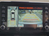 パノラミックビューモニター付きです。車両を上から見たような映像をディスプレイオーディオ画面に表示。運転席からの目視だけでは見にくい、車両周辺の状況をリアルタイムでしっかり確認できます。