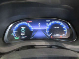とっても見やすいメーターです。夜間時はラグジュアリーな気分にさせてくれる照明が魅力ですので、夜のドライブも楽しみになりますよ♪