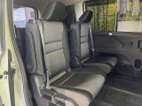 後部座席も気になるようなキズ・汚れやへたり等、大きなダメージはなく、良好な状態です。