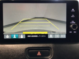 【バックカメラ】運転が苦手な方も車庫入れラクラクです!ギアをリバースに入れれば自動的に切り換わりますので、面倒な操作は不要です♪狭い駐車場もお車を傷つけず安心ですね!