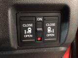 【両側パワースライドドア】両側がパワースライドドアになっており、運転席のスイッチやスマートキーでも開閉が可能です!開口部も広いので乗り降りも楽々♪