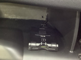 グローブBOX内のカードの取り出しもしやすい場所にETCがついています。高速道路の料金所の通過もラクラクです!。