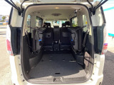 後席を格納すると、これだけの広さが!シーンに合わせたシートアレンジで、大きな荷物も積むことが出来ます♪