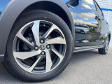 【純正16インチアルミホイール】外観にマッチした純正アルミホイールを装着しております。各種社外アルミホイールや、スタッドレスタイヤも取扱いしております。是非ご相談ください♪
