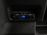 ハンドルの左下にETCがついています。高速道路の料金所の通過も楽々です。 カードの取り出しもしやすい場所についています。