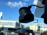 <ドライブレコーダー>初めから付いていると嬉しいアイテムですね!前後2カメラドライブレコーダー。ナビにも連動しているので便利です。運転状況を映像と音で記録できナビ画面で記録した映像の再生可能