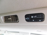 後席にも装備されたエアコン吹き出し口に風量調節機能付き!掲載中でも店頭で商談中あるいは売約済みになっているケースもございますので、お急ぎの場合はお電話ください!!
