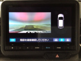 【バックカメラ】運転が苦手な方も車庫入れラクラクです!ギアをリバースに入れれば自動的に切り換わりますので、面倒な操作は不要です♪狭い駐車場もお車を傷つけず安心ですね!