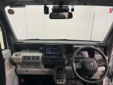 見通しの良い運転席回りとなっておりますので安心して運転をして頂けます!窓が大きいので明るく開放的な室内です