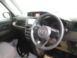 見通しのよいすっきりとした視界で、誰でも運転しやすいです。運転のしやすさは疲れにくさにも繋がりますよ♪