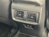 【 後席エアコン 】後席にもエアコンがついておりますので、車内全体を快適な温度に調節いただけます♪