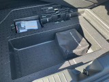ラゲッジ下にも収納スペースもあります!