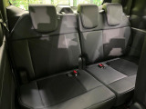 3列目シートはもちろん状態良好☆大人でもゆったりと座って頂けますので、大人数でのお出かけもラクラクです♪ご家族で、気の知れた仲間で、ドライブに行くのが楽しみですね♪