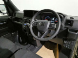 座ったときの視界も広く開放感のあるインパネです 車両感覚もつかみやすく乗りやすいクルマです ステアリングやシフトノブなどもキレイに仕上げてあります