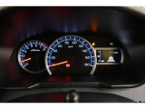 とっても見やすいメーターです。夜間時はラグジュアリーな気分にさせてくれる照明が魅力ですので、夜のドライブも楽しみになりますよ♪