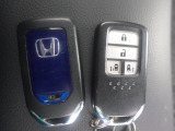 スマートキー付!キーを取り出さなくてもドアロックの施錠・開錠、エンジンの始動が出来ます!雨の日や荷物の多い日にとても便利ですね♪