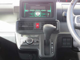 足元広々インパネシフト!運転席と助手席の移動も楽々!オートエアコンも完備!クラス感が違います♪
