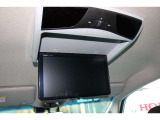 後席用モニターが装備されていますので、後席のお子様も退屈知らずですね