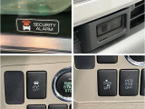 品質へのこだわり!フロアマットやシートなど車内をキレイに清掃し、ニオイや汚れなどを徹底的にクリーニングしてもらっております。室内はピカピカです☆