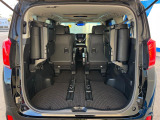 後席を格納すると、これだけの広さが!シーンに合わせたシートアレンジで、大きな荷物も積むことが出来ます♪