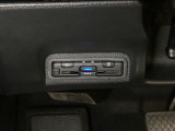 ハンドルの左下にETCがついています。高速道路の料金所の通過も楽々です!。 カードの取り出しもしやすい場所についています。