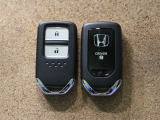 スマートキーです。キーを携帯しているだけで、ドアロックの開閉やエンジンの始動が可能です。