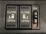 リアドアは乗り降りに便利な両側電動スライドドアです。また運転席に座っていながらスイッチ操作で自在にスライドドアを開け閉めできます。