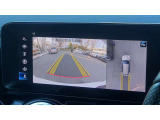 【360度カメラシステム】リバースと連動し、車両後方の映像をディスプレィに表示歪みの少ないカメラにより鮮明な画像で後退の運転操作をサポートします。