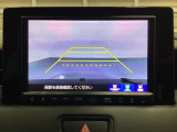 バックでの車庫入れも安心です! リアカメラが付いているバックモニター付のナビを装備しております。操作線もついており距離感も画面から確認できます。