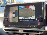 上から丸見えアラウンドビュー!車を真上から見下ろした様な映像を映し出すアラウンドビューモニター。これで車庫入れもラクラク。