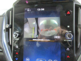狭い道や駐車場などで死角になる部分が見えるデジタルマルチビューモニター!フロントグリル、ドアミラー、リヤゲートに装着されたカメラの映像をディスプレイに表示。