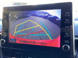 バックモニター装備。画面にて後方の確認が行えるので、バック駐車や車庫入れの際には重宝します。車の運転に慣れない方でも安心のガイドライン表示機能付。